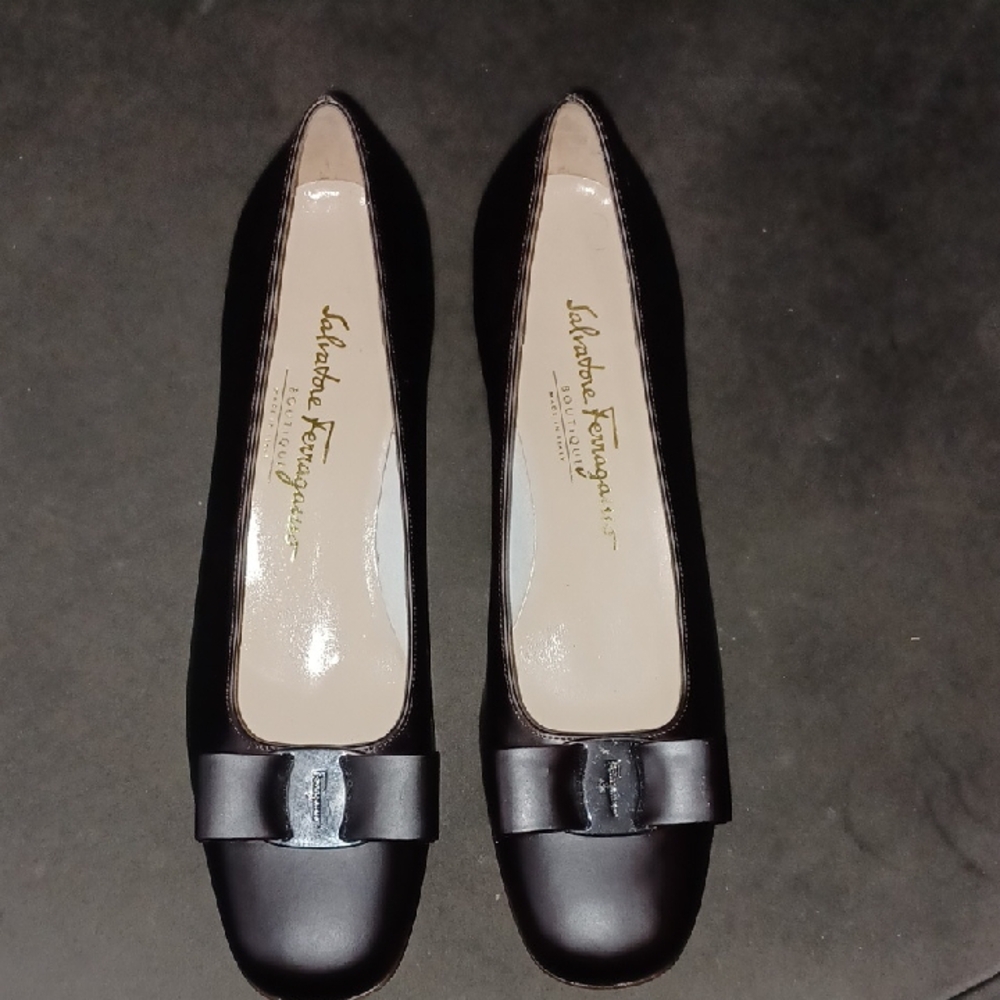 Salvatore Ferragamo Black Flats with Bow Detail. Size 9B